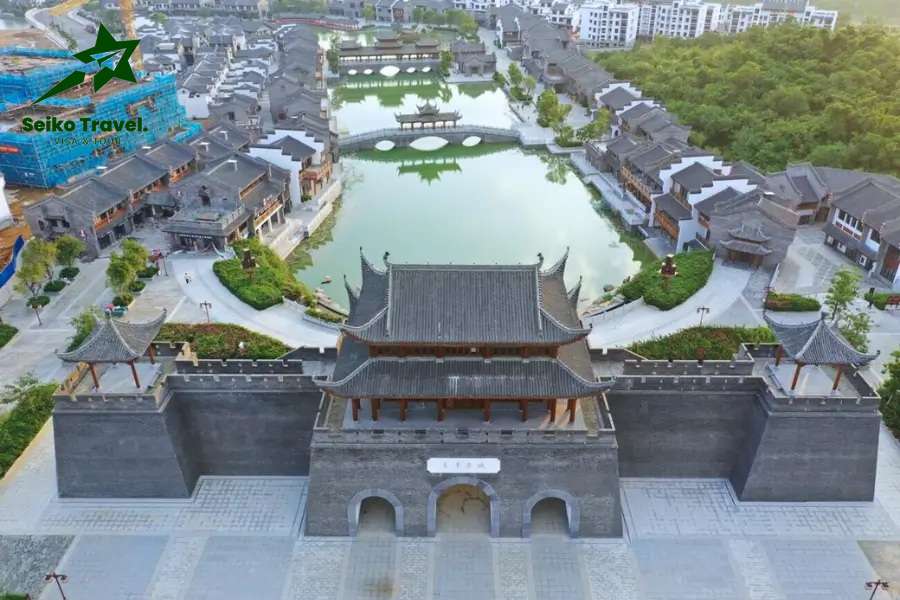 Khám phá Nam Ninh Thanh Tú Sơn Thái Bình Cổ Trấn trong tour 3 ngày 2 đêm hấp dẫn từ Hà Nội. Thưởng ngoạn cảnh quan thiên nhiên hùng vĩ, cổ trấn cổ kính và văn hóa Quảng Tây độc đáo. Khởi hành hàng tuần, no shopping, khách sạn 3-4 sao. Liên hệ ngay để có giá ưu đãi!