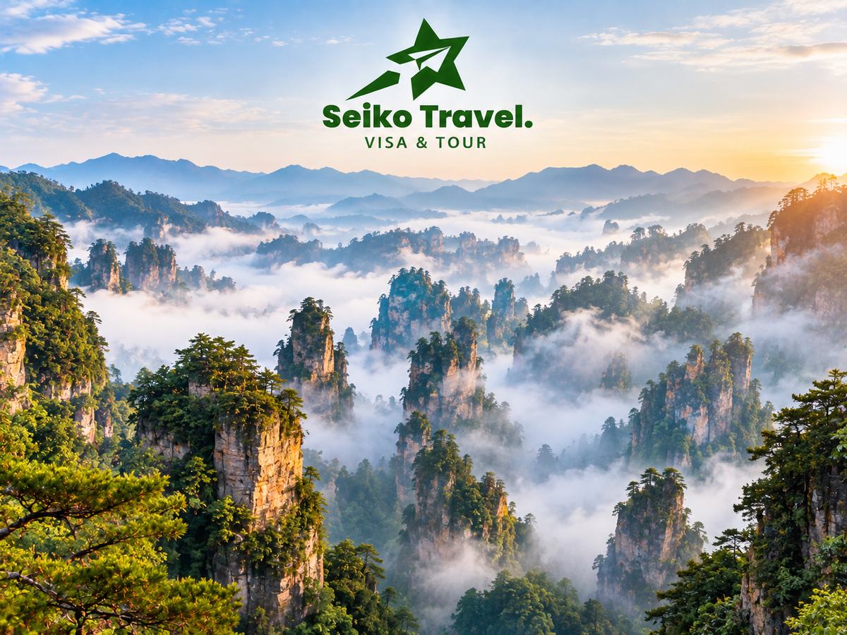 Cột đá sa thạch Trương Gia Giới trong biển mây, điểm đến của tour Seiko Travel