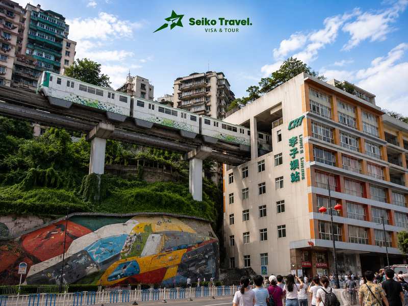 Tour du lịch Trùng Khánh Trung Quốc - tàu điện xuyên tòa nhà ga Lý Tử Bá